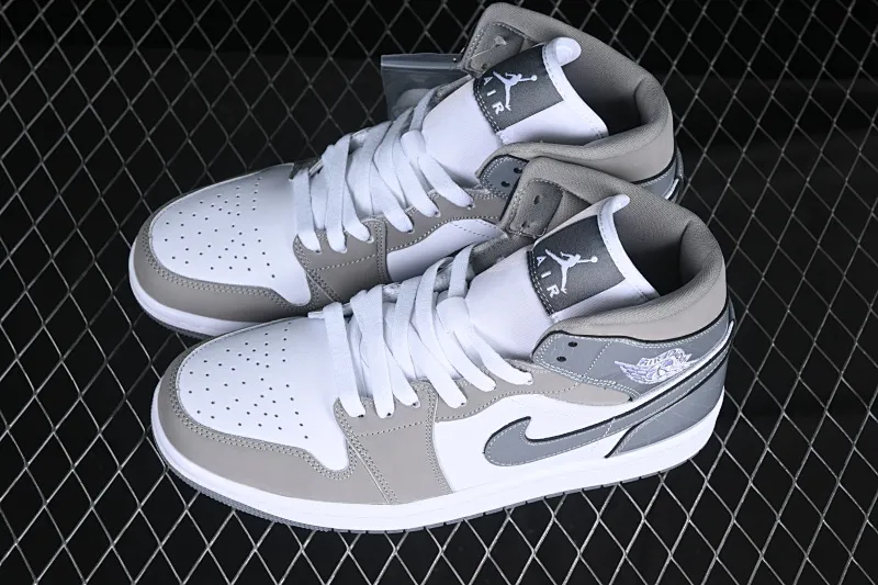 All categories Air Jordan Jordan series basketball shoes Air Jordan 1 Mid Air Jordan 1 Mid AJ1 Joe 1 patent leather white gray Zhongbang basketball shoes HF3216-100